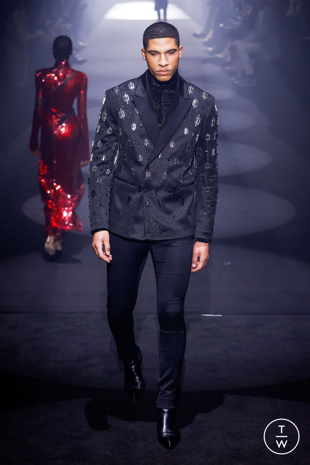 Fashion Week London Fall/Winter 2023 look 29 from the Julien MacDonald collection 女装