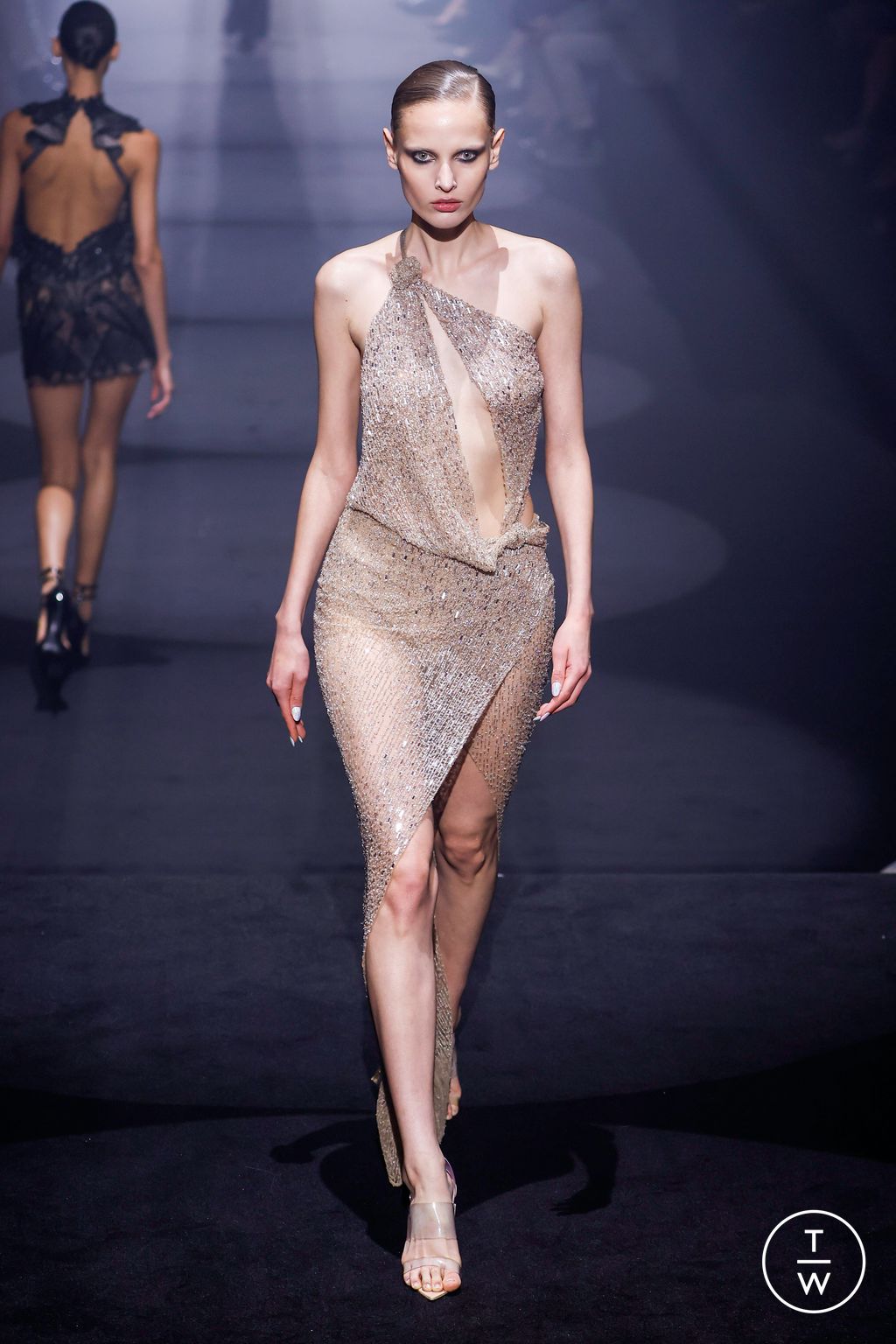 Fashion Week London Fall/Winter 2023 look 32 from the Julien MacDonald collection 女装