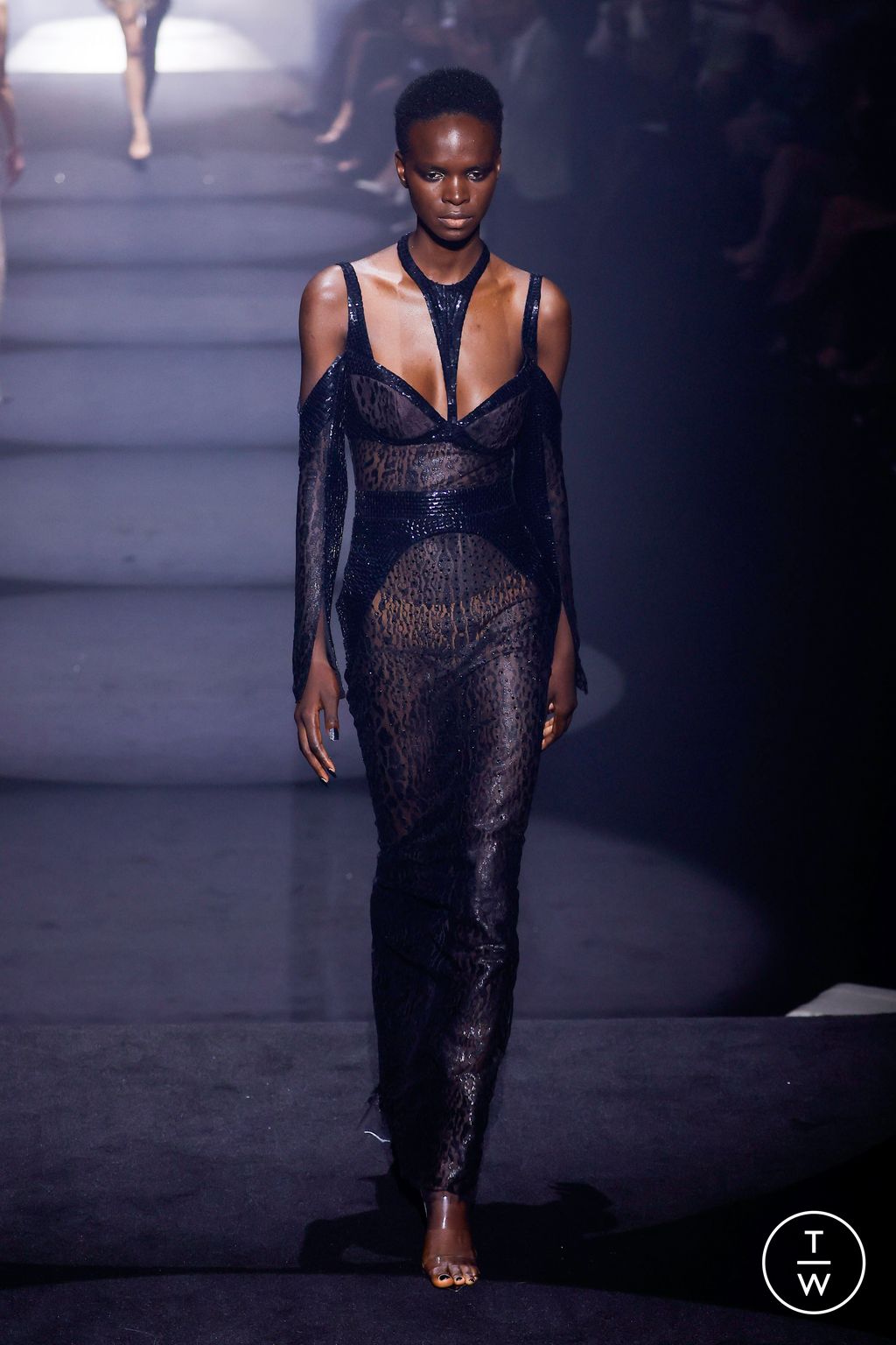 Fashion Week London Fall/Winter 2023 look 33 from the Julien MacDonald collection 女装