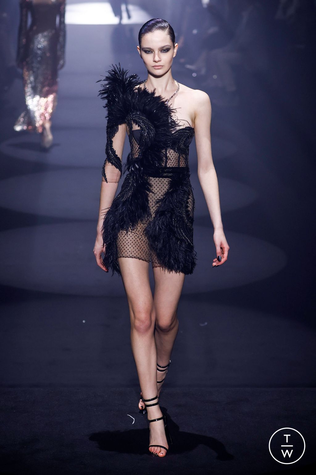 Fashion Week London Fall/Winter 2023 look 41 from the Julien MacDonald collection 女装