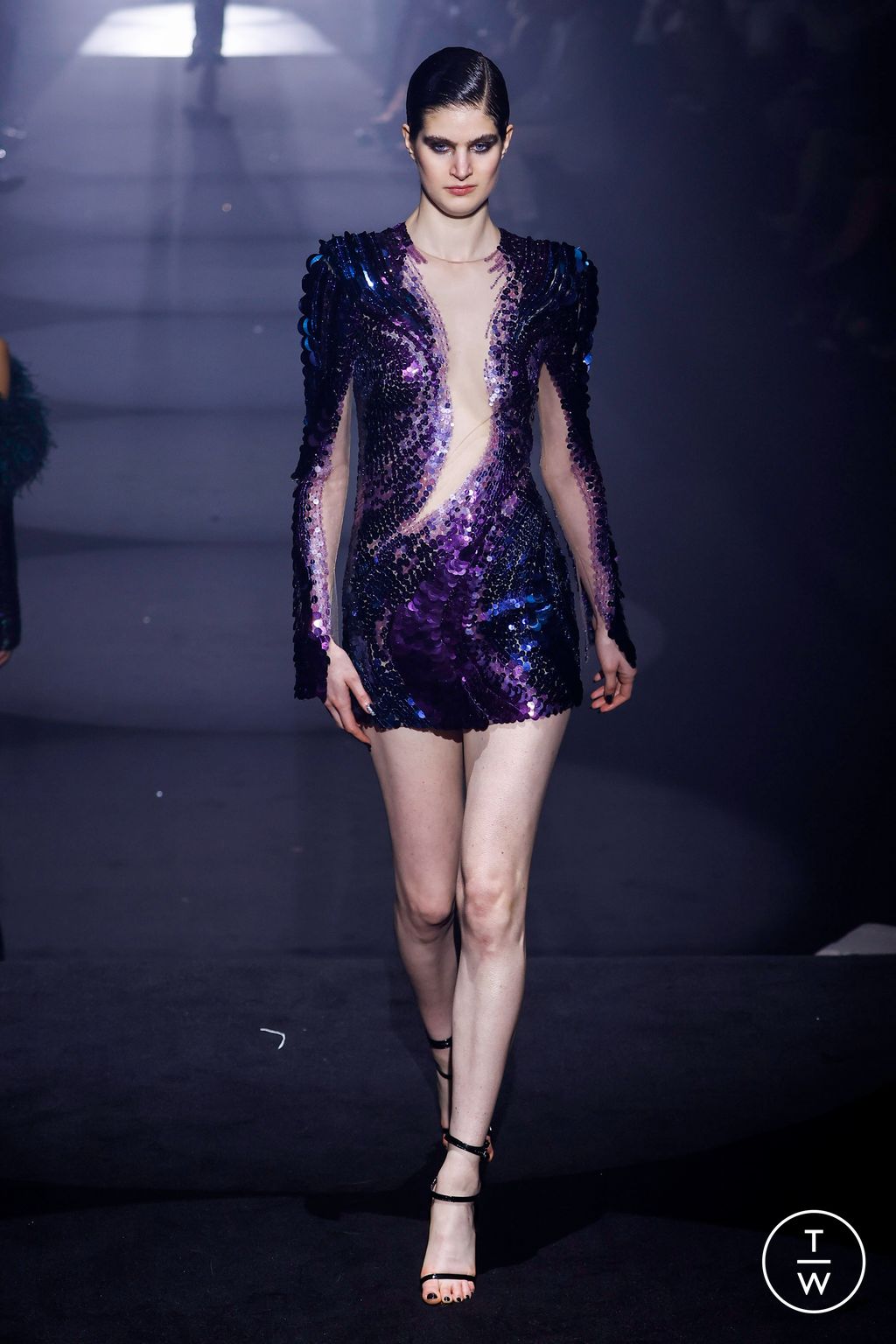 Fashion Week London Fall/Winter 2023 look 45 from the Julien MacDonald collection 女装