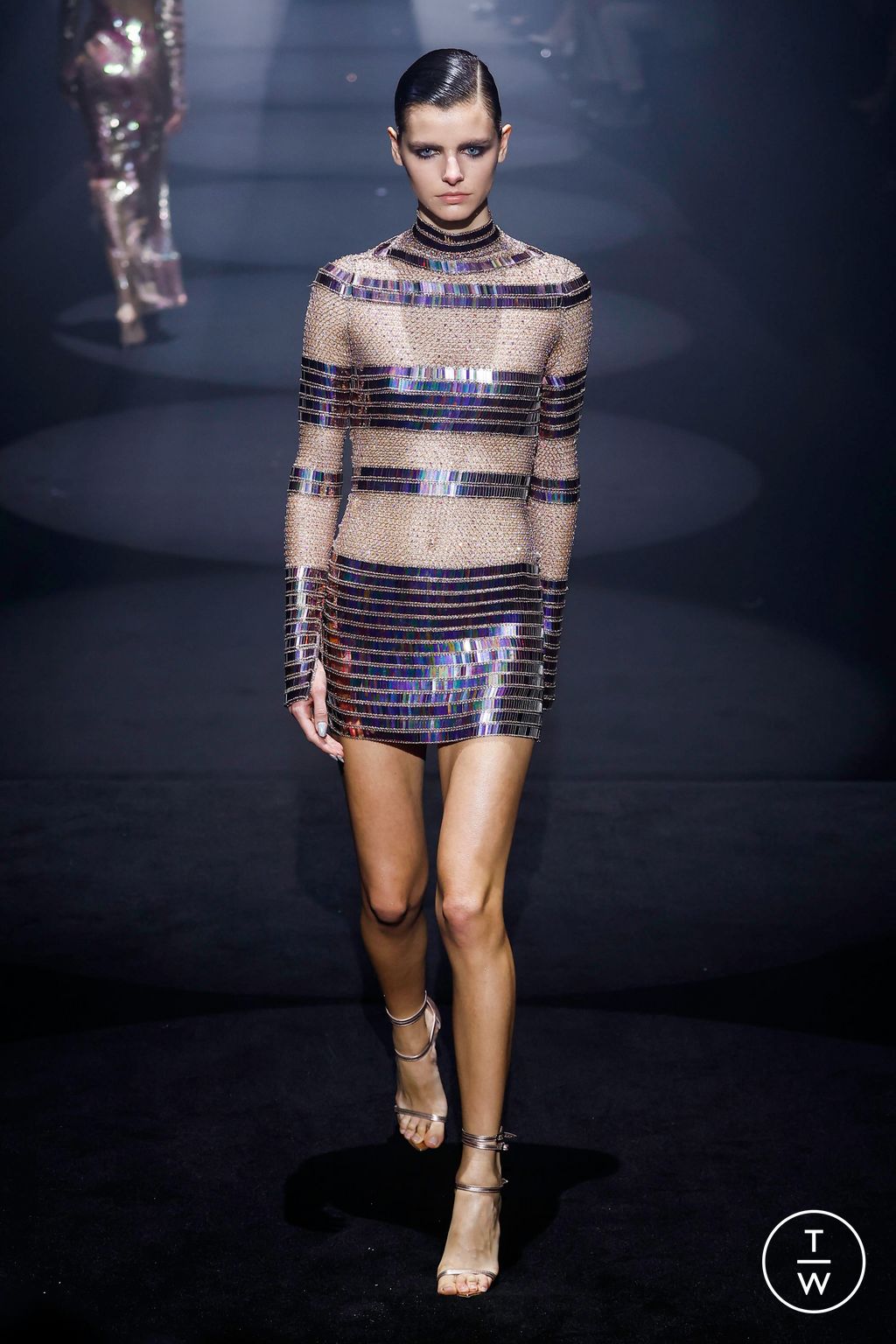 Fashion Week London Fall/Winter 2023 look 50 from the Julien MacDonald collection 女装