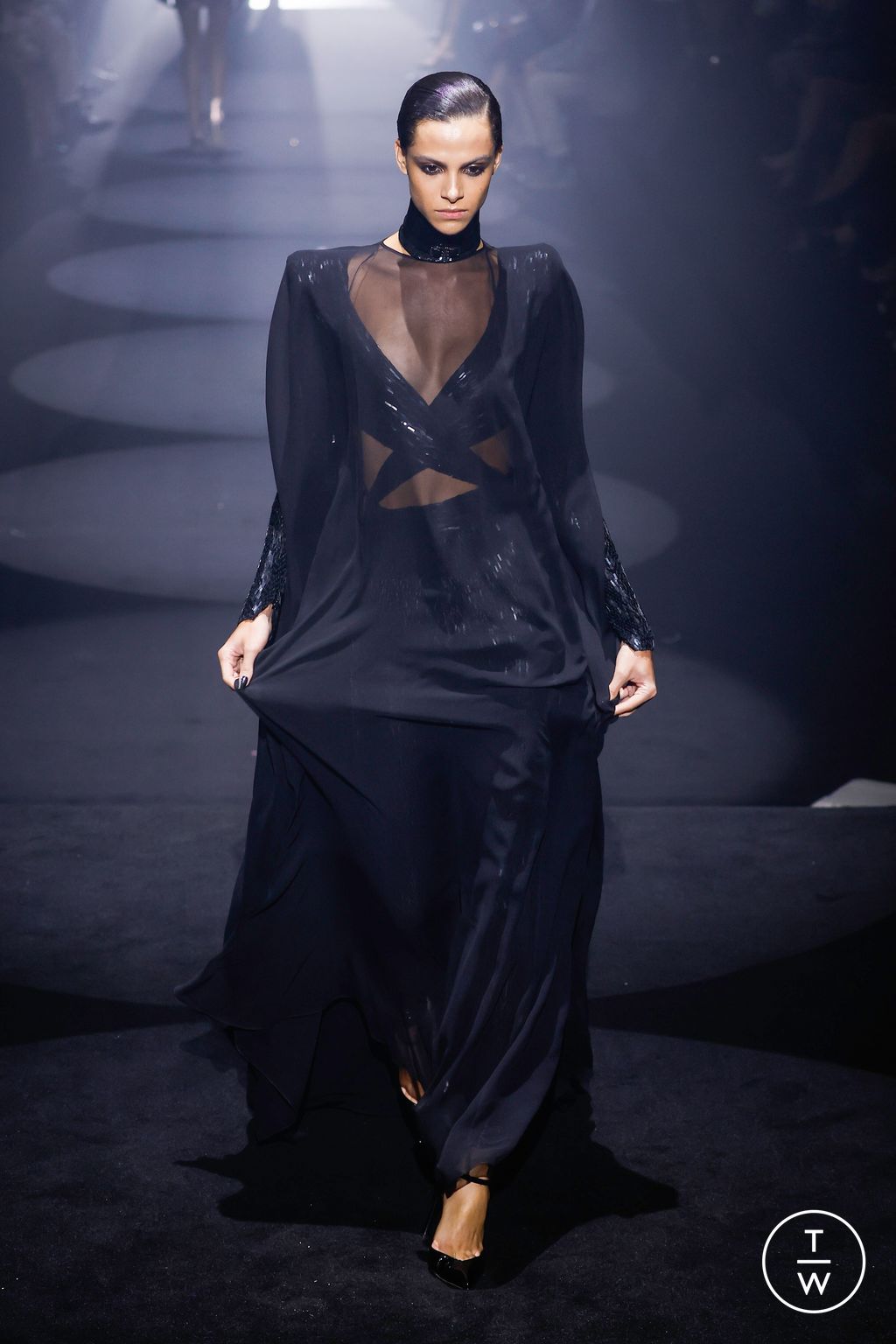Fashion Week London Fall/Winter 2023 look 51 from the Julien MacDonald collection 女装