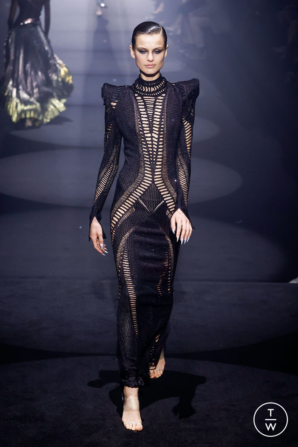 Fashion Week London Fall/Winter 2023 look 55 from the Julien MacDonald collection 女装