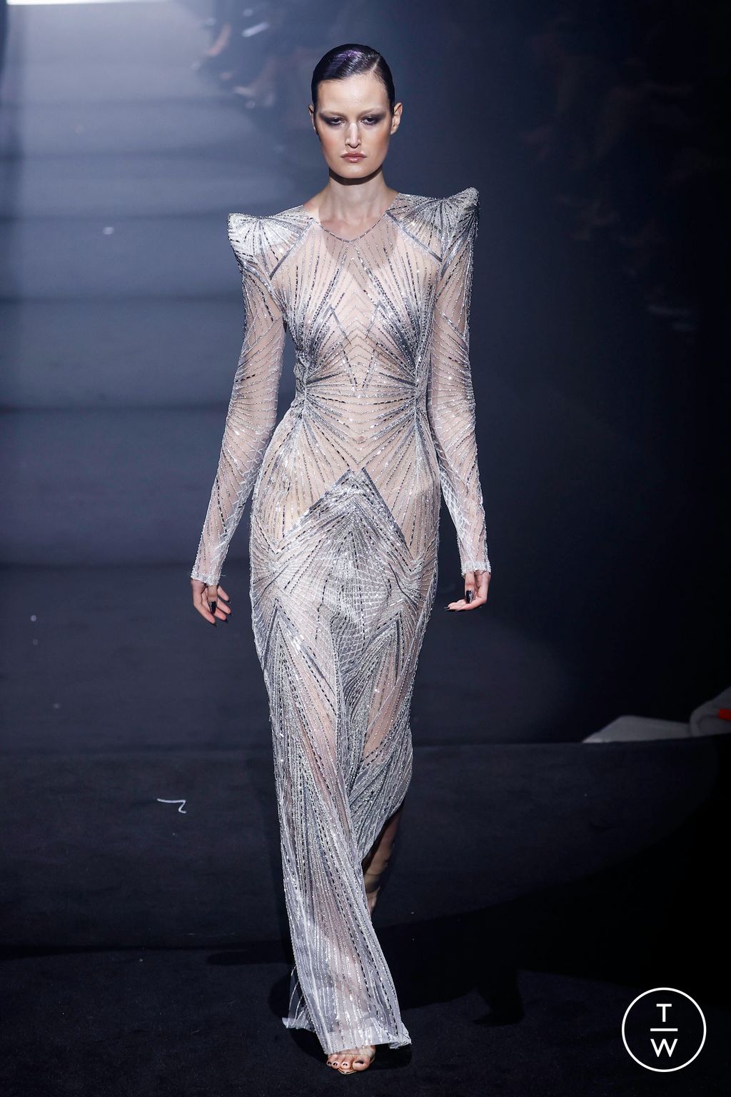 Fashion Week London Fall/Winter 2023 look 58 from the Julien MacDonald collection 女装