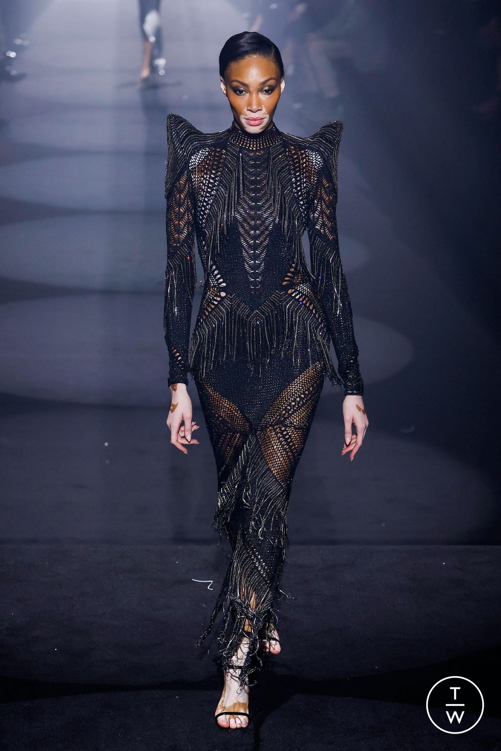 Fashion Week London Fall/Winter 2023 look 61 from the Julien MacDonald collection 女装