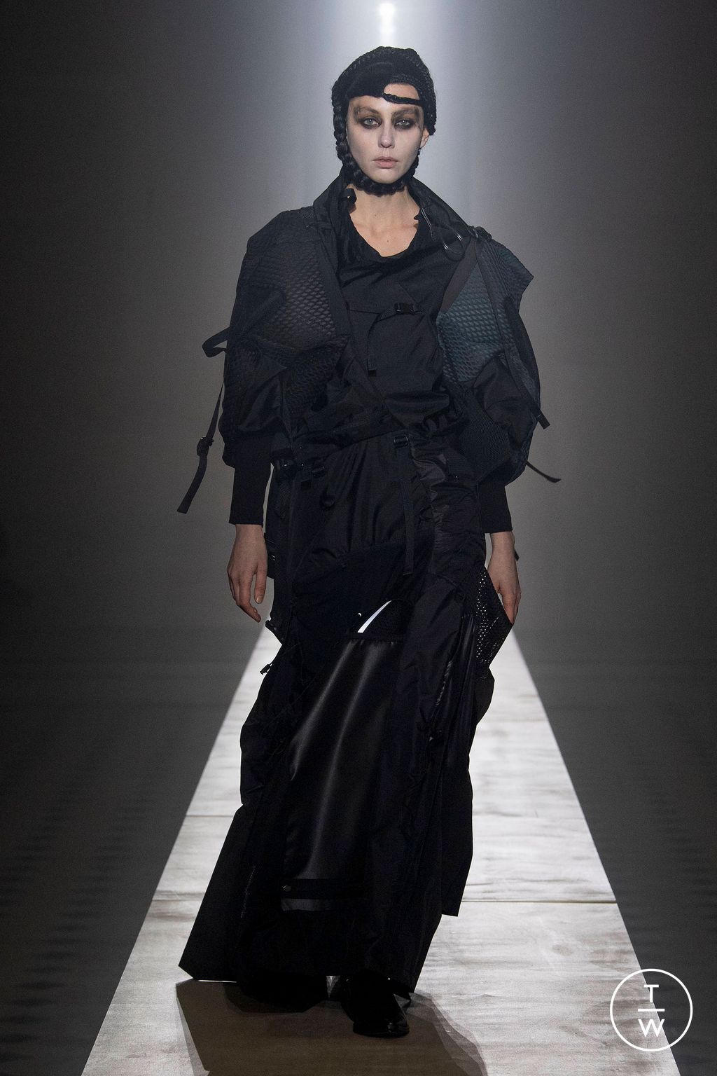 Fashion Week Paris Fall/Winter 2023 look 1 de la collection Junya Watanabe womenswear