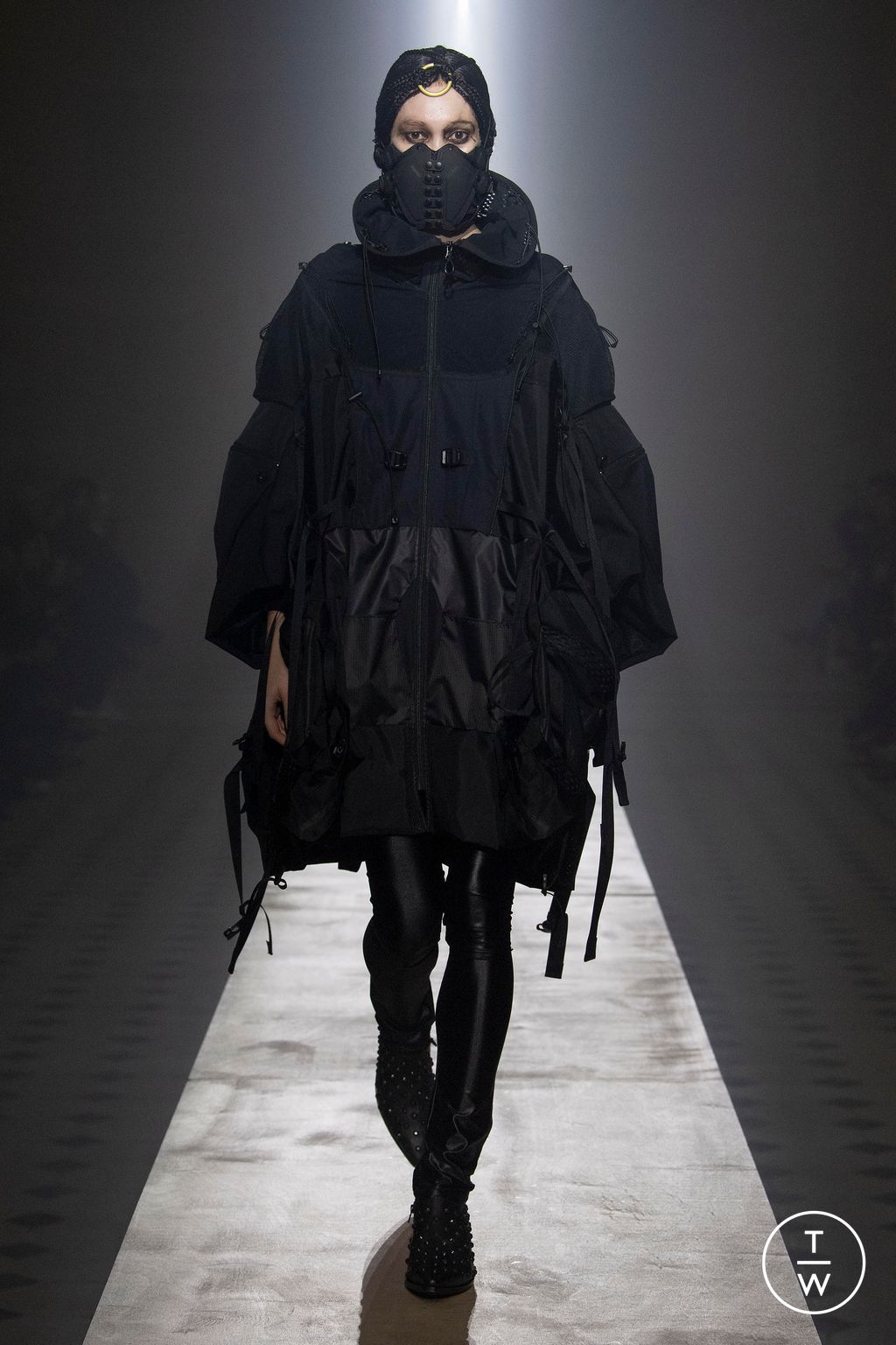 Fashion Week Paris Fall/Winter 2023 look 3 de la collection Junya Watanabe womenswear