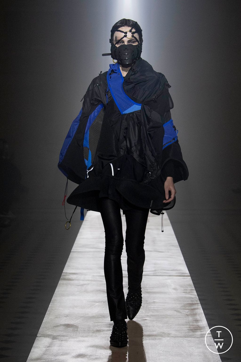 Fashion Week Paris Fall/Winter 2023 look 8 de la collection Junya Watanabe womenswear