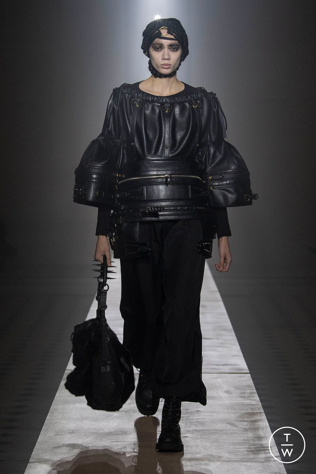 Fashion Week Paris Fall/Winter 2023 look 11 de la collection Junya Watanabe womenswear