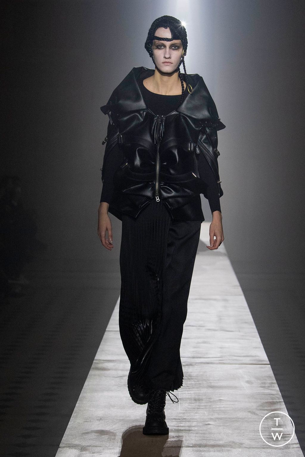 Fashion Week Paris Fall/Winter 2023 look 14 from the Junya Watanabe collection womenswear