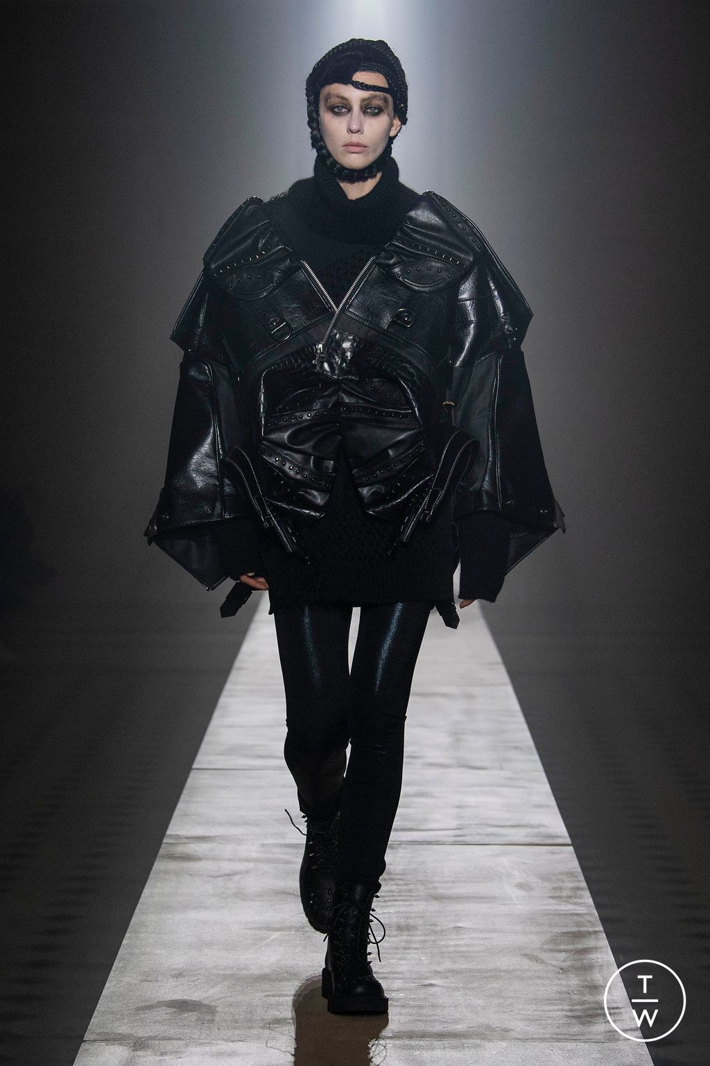 Fashion Week Paris Fall/Winter 2023 look 15 from the Junya Watanabe collection womenswear
