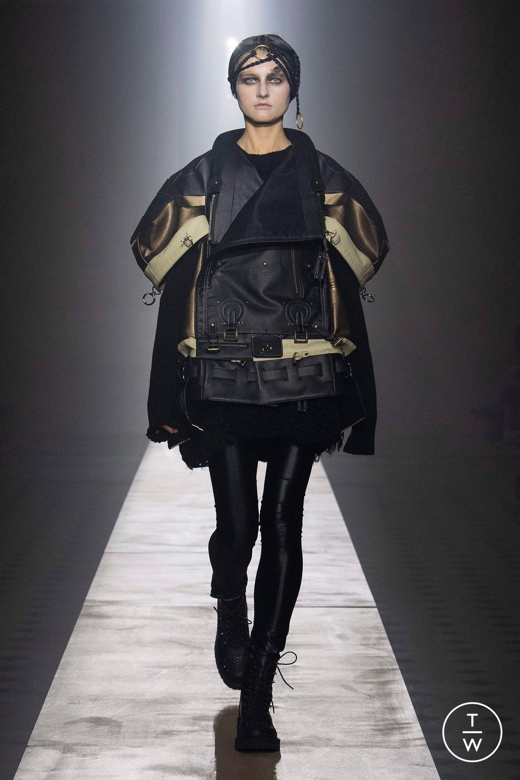 Fashion Week Paris Fall/Winter 2023 look 19 de la collection Junya Watanabe womenswear