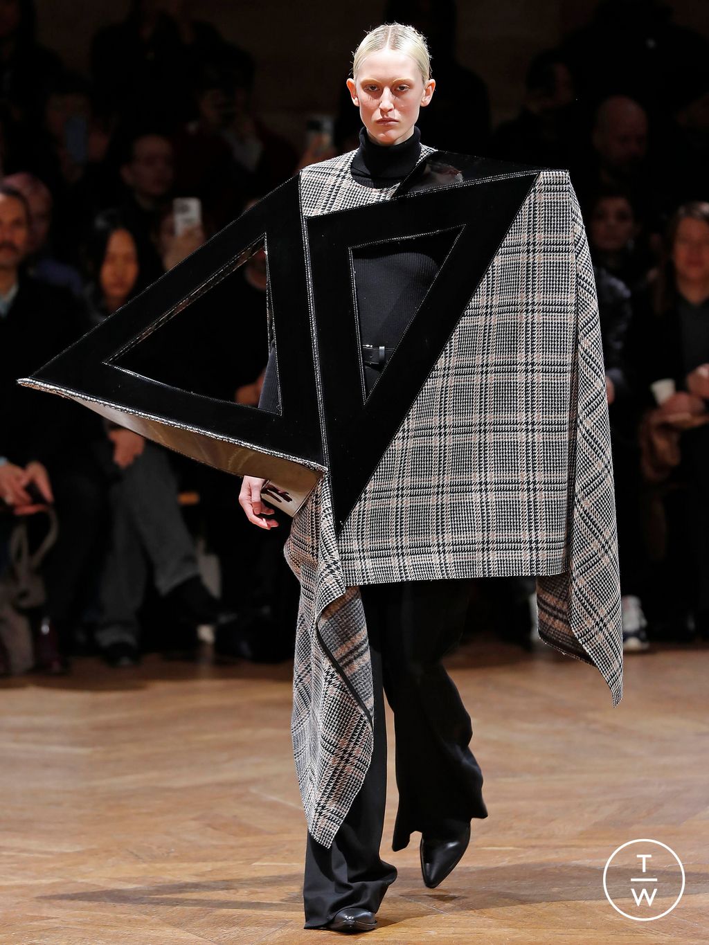 Fashion Week Paris Fall/Winter 2024 look 1 from the Junya Watanabe collection womenswear