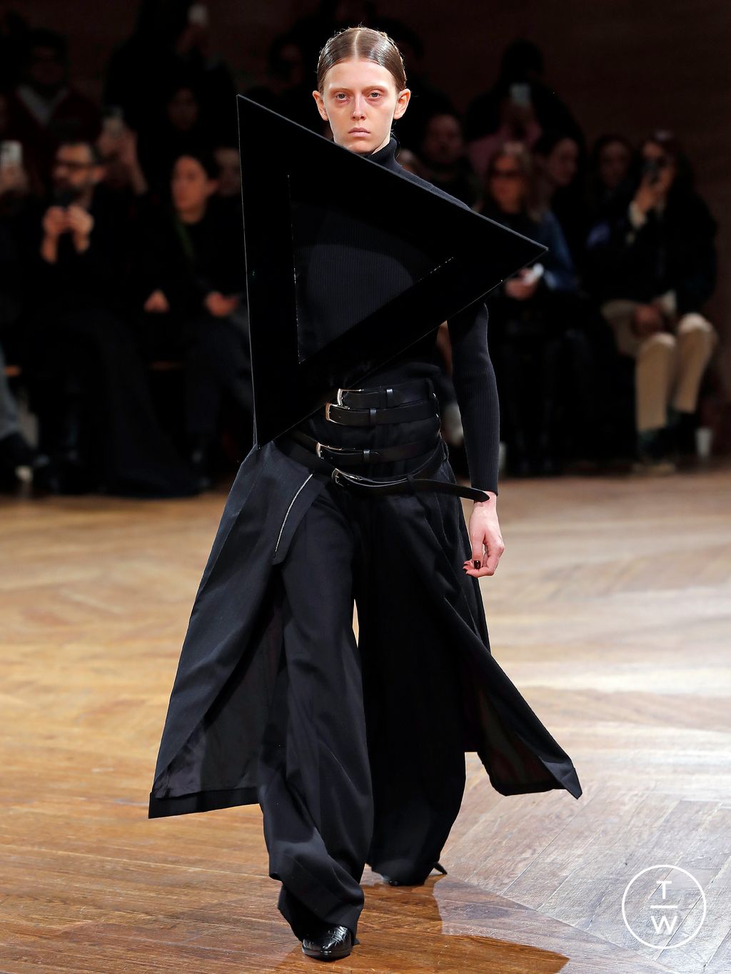 Fashion Week Paris Fall/Winter 2024 look 3 de la collection Junya Watanabe womenswear