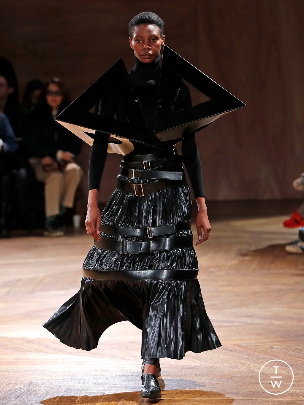 Fashion Week Paris Fall/Winter 2024 look 5 de la collection Junya Watanabe womenswear