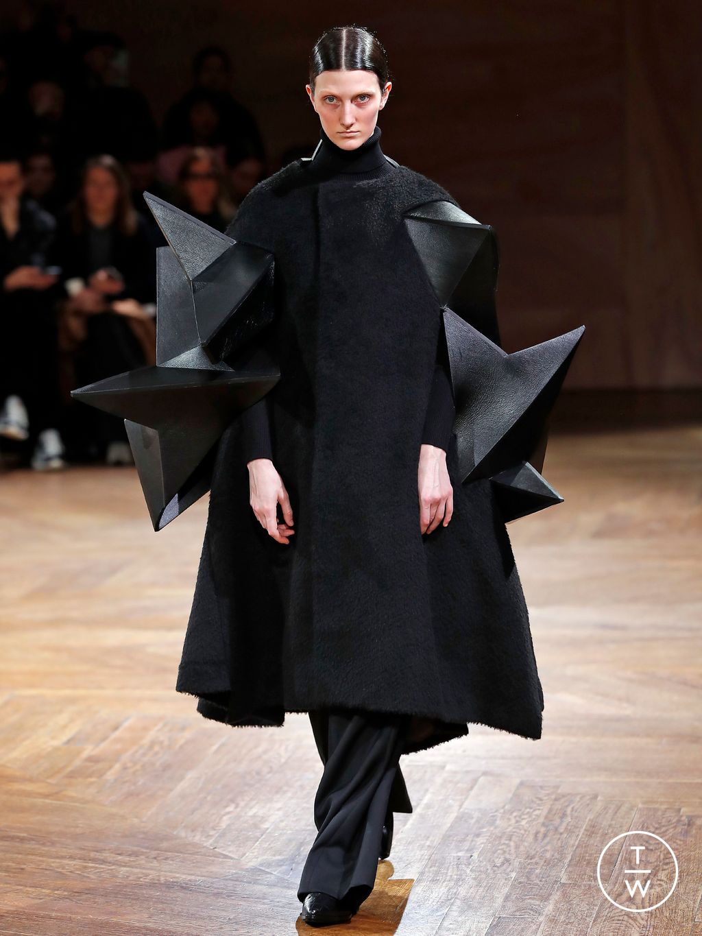 Fashion Week Paris Fall/Winter 2024 look 7 from the Junya Watanabe collection 女装