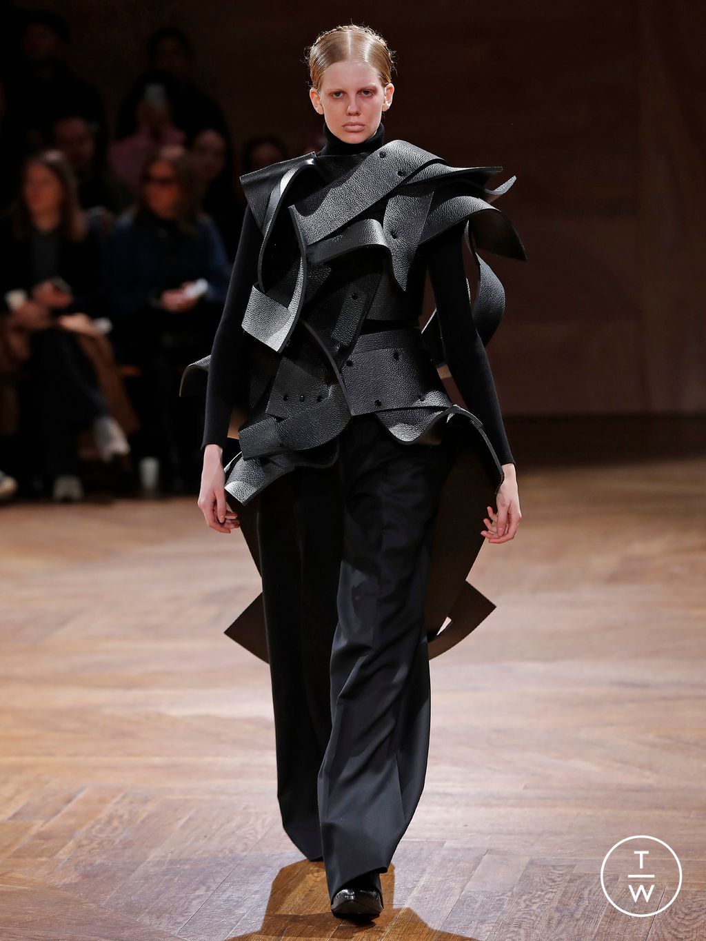 Fashion Week Paris Fall/Winter 2024 look 9 from the Junya Watanabe collection 女装