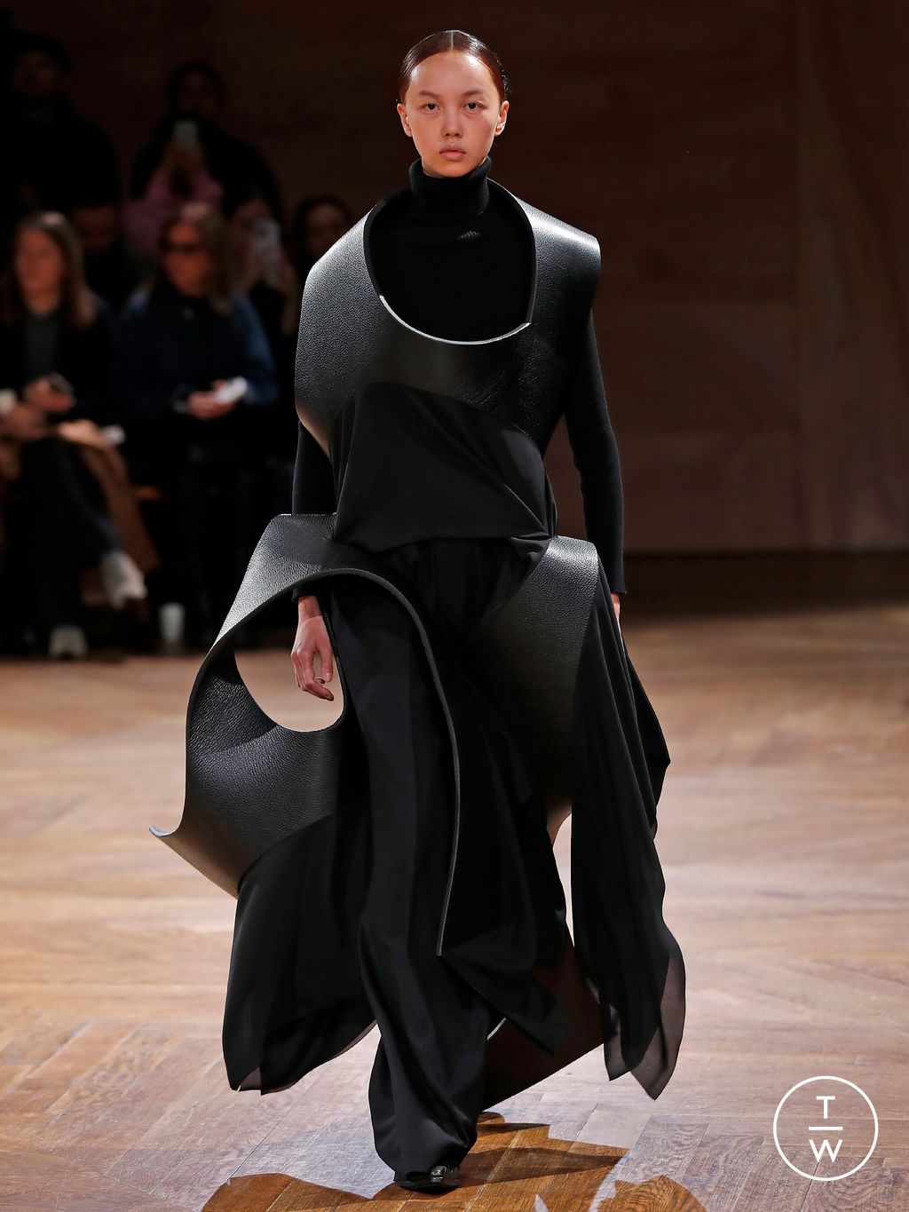 Fashion Week Paris Fall/Winter 2024 look 10 from the Junya Watanabe collection womenswear