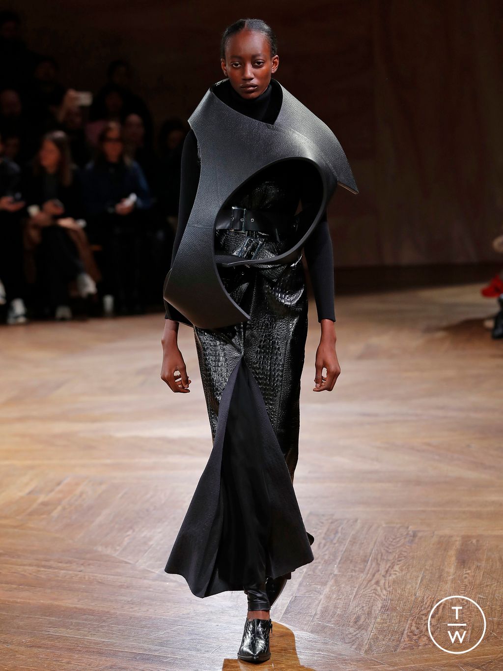 Fashion Week Paris Fall/Winter 2024 look 12 de la collection Junya Watanabe womenswear