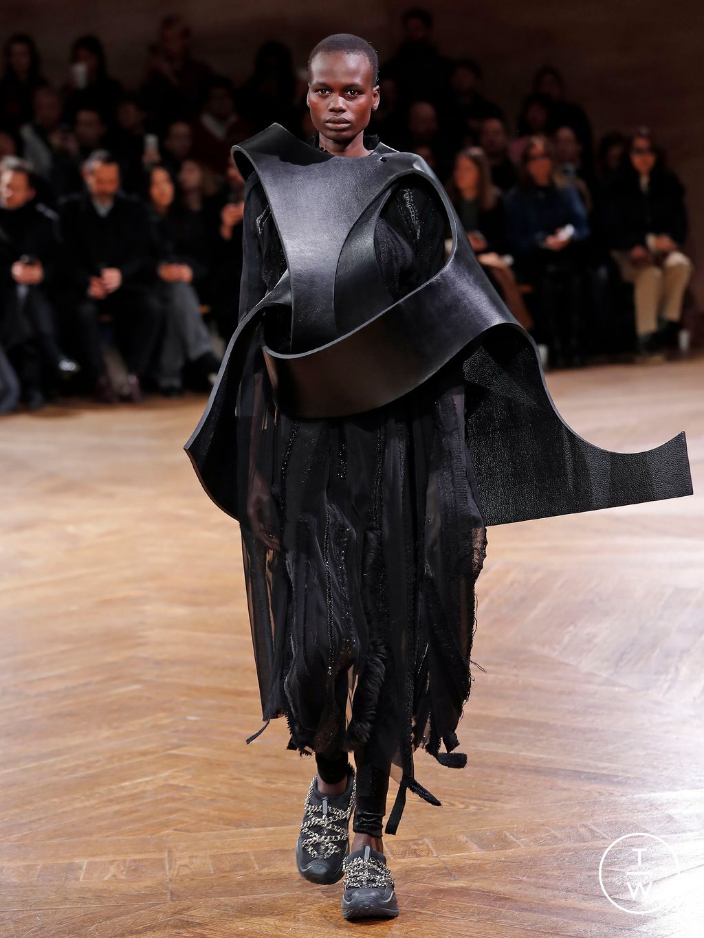 Fashion Week Paris Fall/Winter 2024 look 13 de la collection Junya Watanabe womenswear