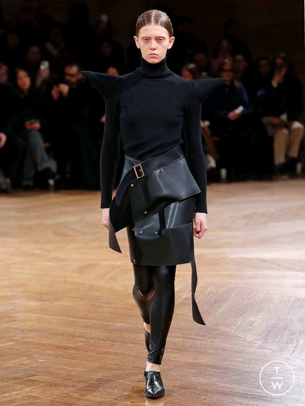 Fashion Week Paris Fall/Winter 2024 look 17 from the Junya Watanabe collection womenswear