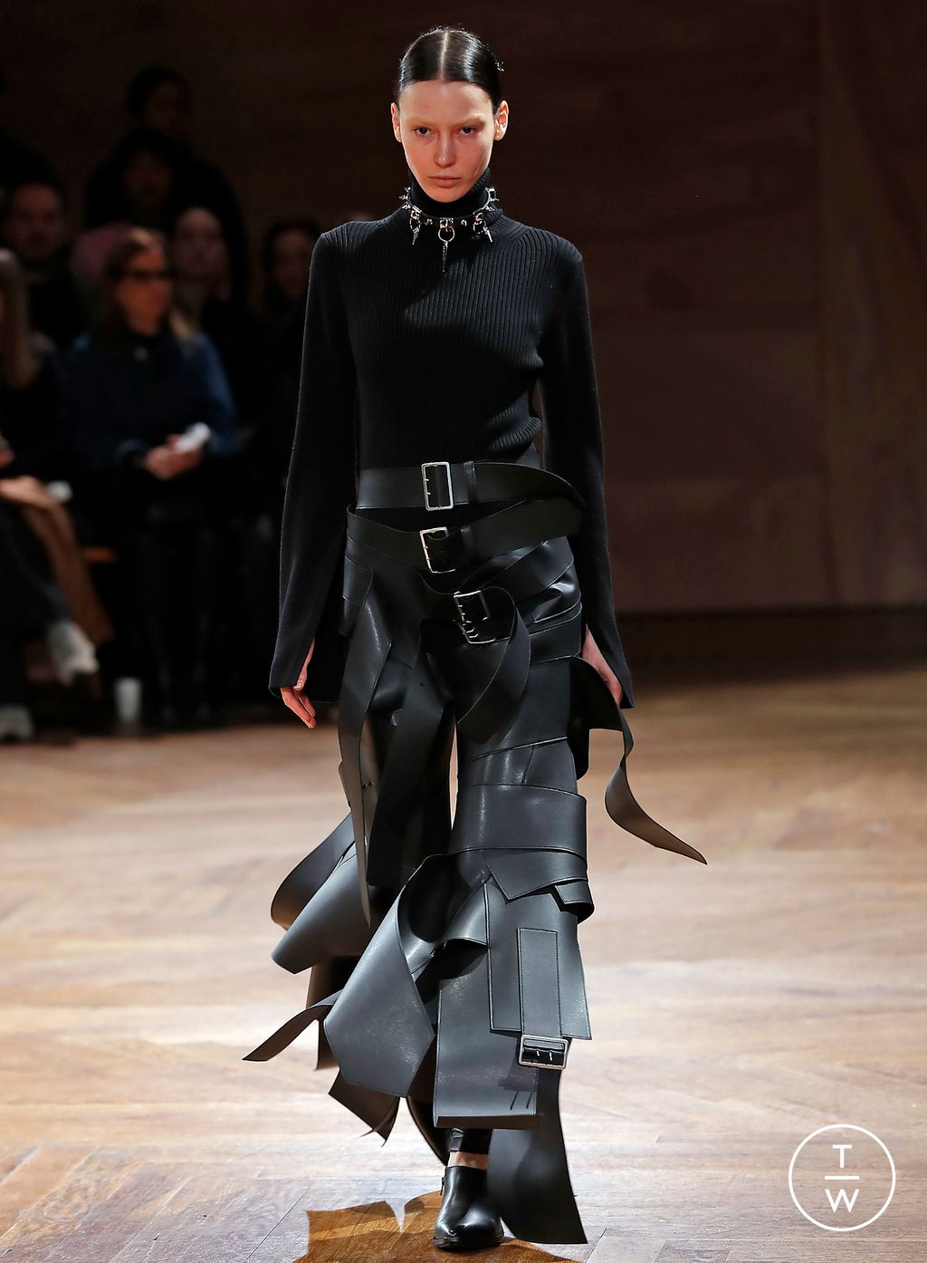 Fashion Week Paris Fall/Winter 2024 look 18 de la collection Junya Watanabe womenswear