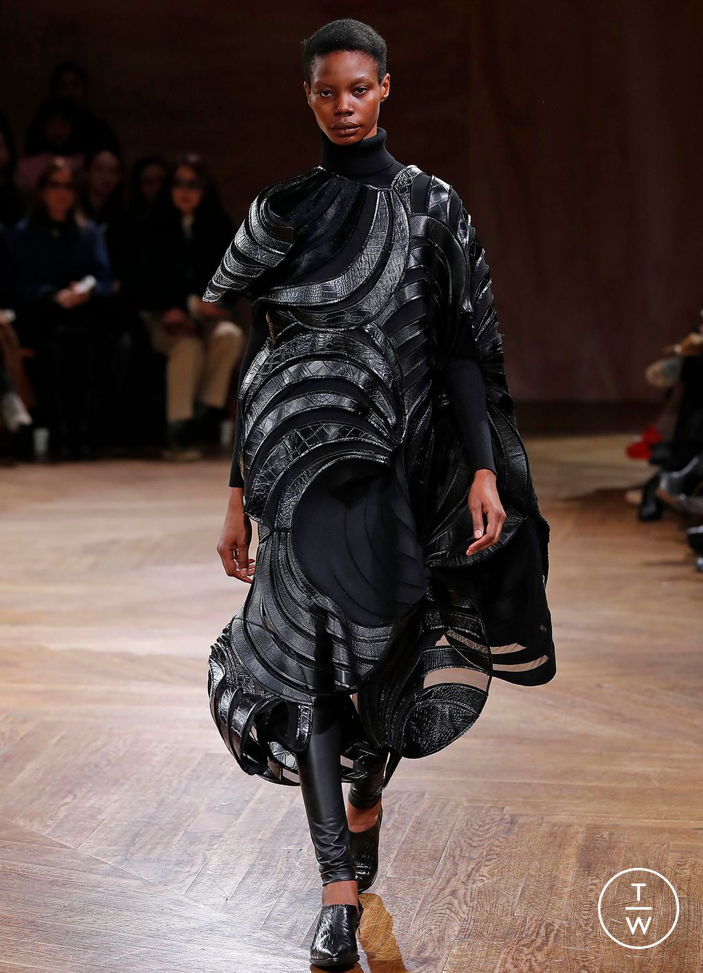 Fashion Week Paris Fall/Winter 2024 look 19 from the Junya Watanabe collection womenswear