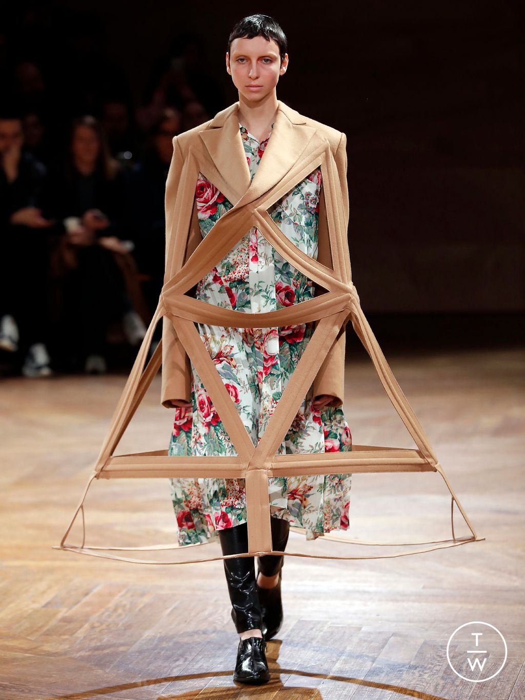 Fashion Week Paris Fall/Winter 2024 look 20 from the Junya Watanabe collection womenswear
