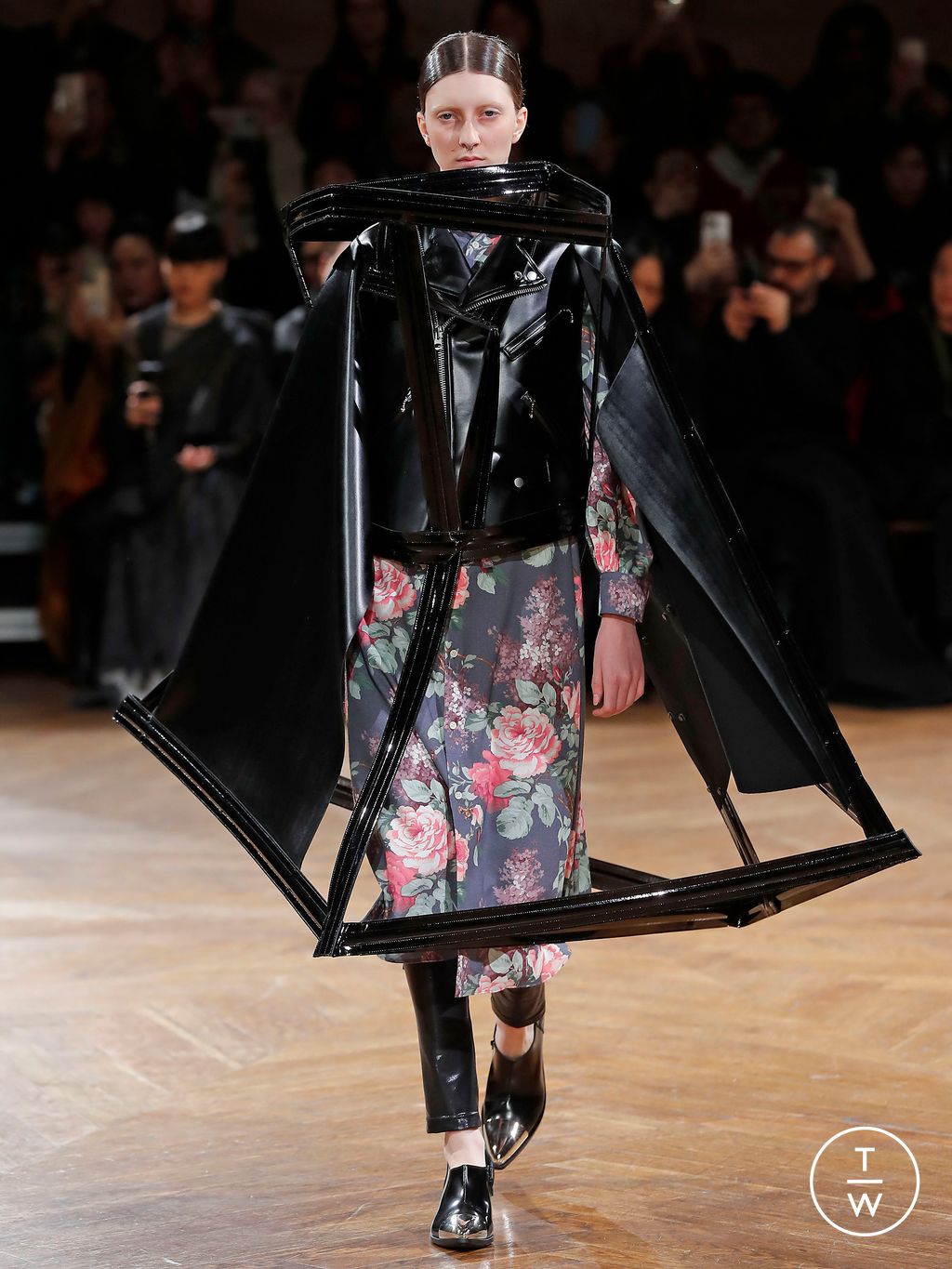 Fashion Week Paris Fall/Winter 2024 look 21 from the Junya Watanabe collection womenswear