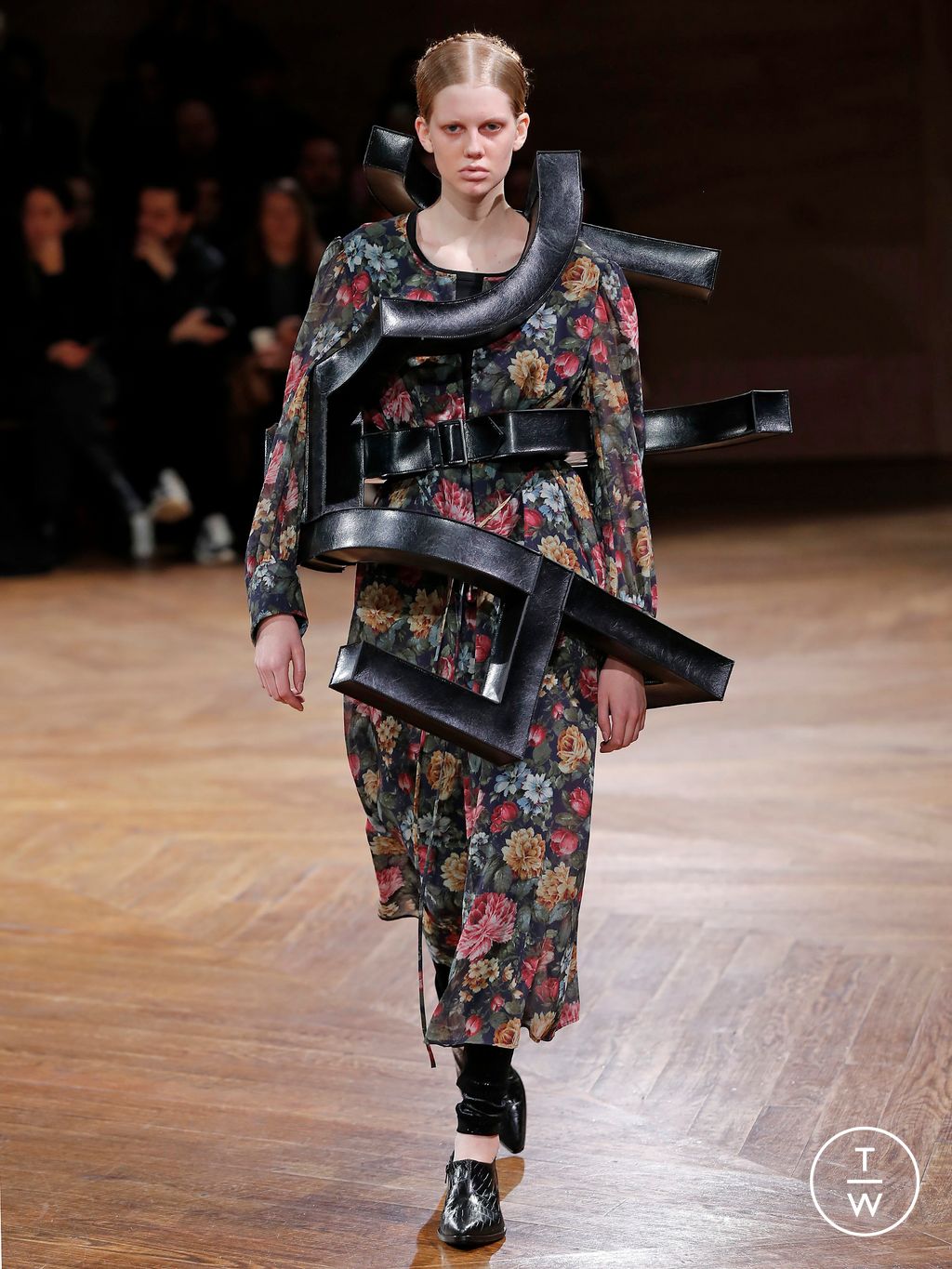 Fashion Week Paris Fall/Winter 2024 look 23 de la collection Junya Watanabe womenswear