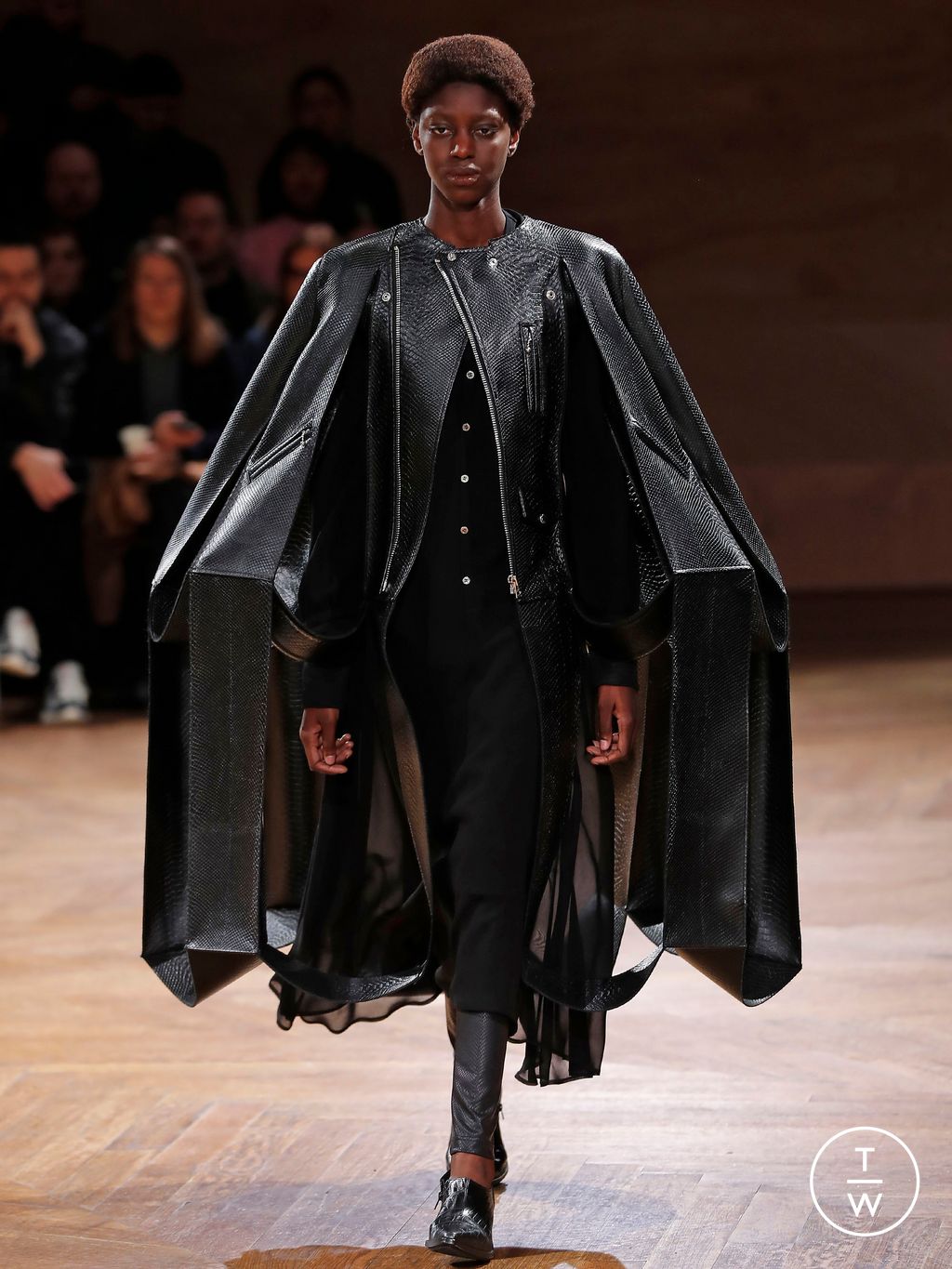 Fashion Week Paris Fall/Winter 2024 look 25 from the Junya Watanabe collection 女装