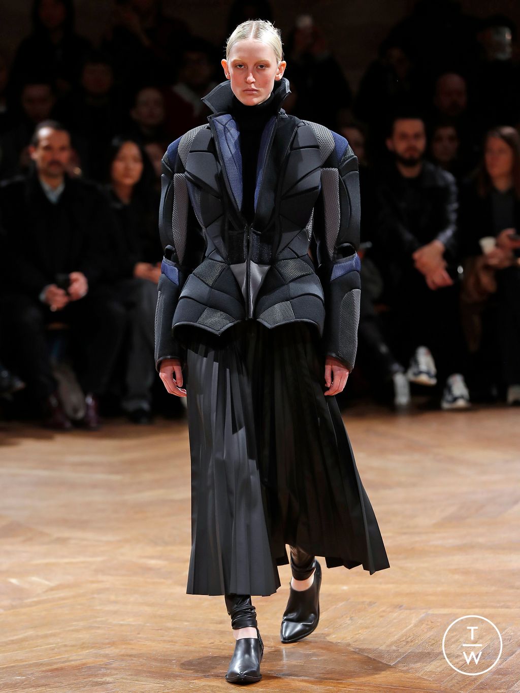 Fashion Week Paris Fall/Winter 2024 look 29 from the Junya Watanabe collection womenswear
