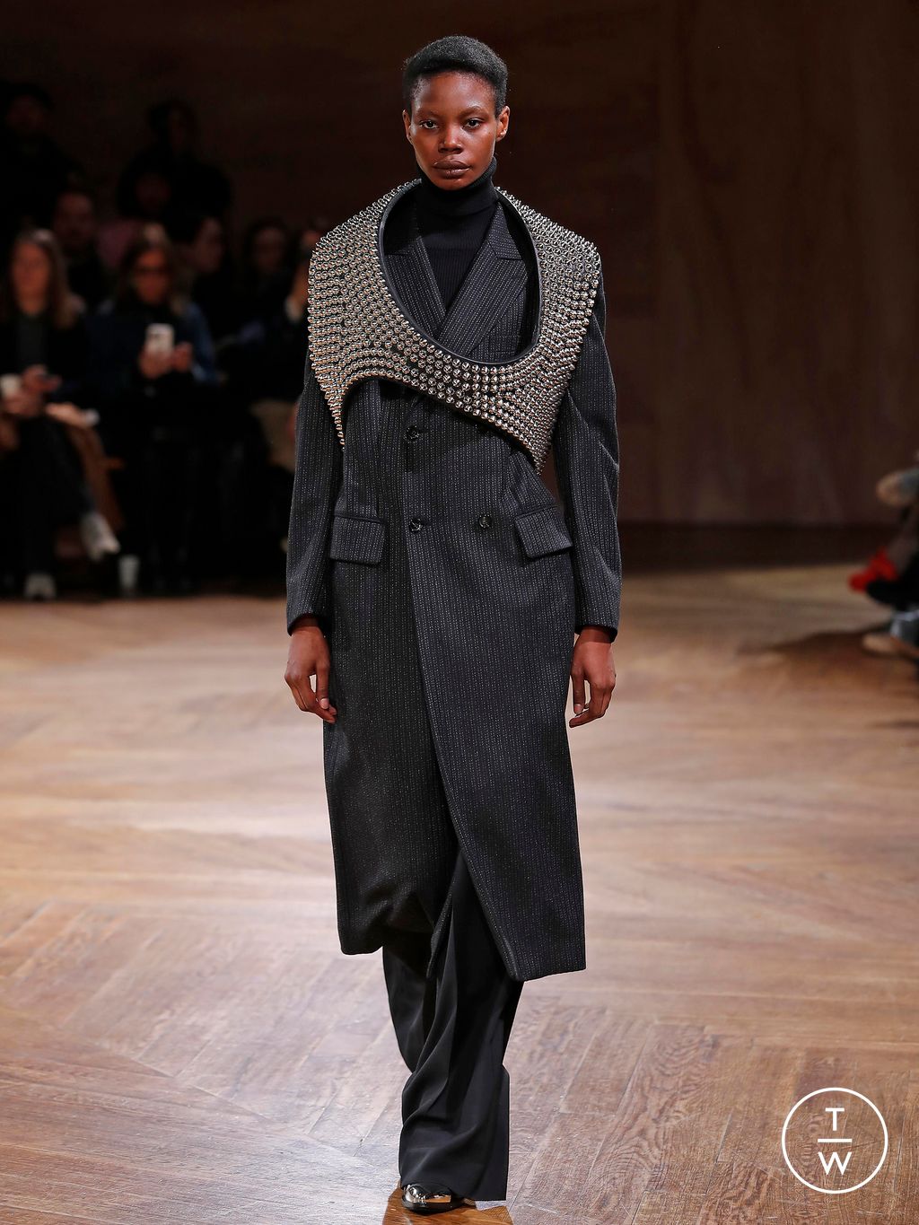Fashion Week Paris Fall/Winter 2024 look 34 from the Junya Watanabe collection womenswear