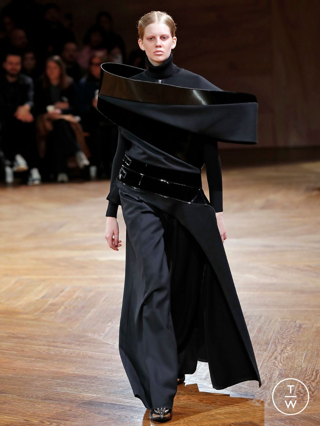 Fashion Week Paris Fall/Winter 2024 look 37 from the Junya Watanabe collection womenswear