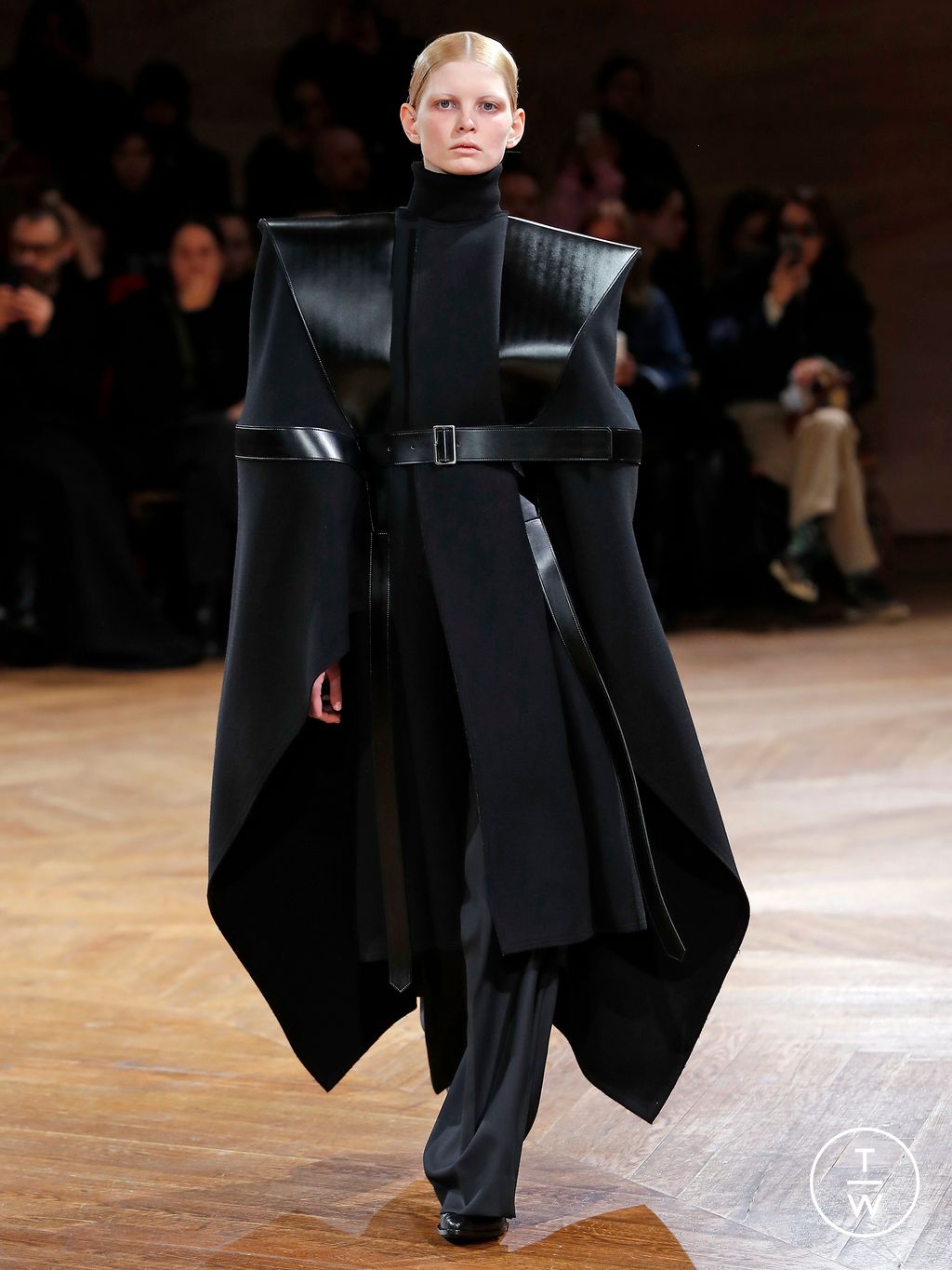 Fashion Week Paris Fall/Winter 2024 look 40 from the Junya Watanabe collection womenswear