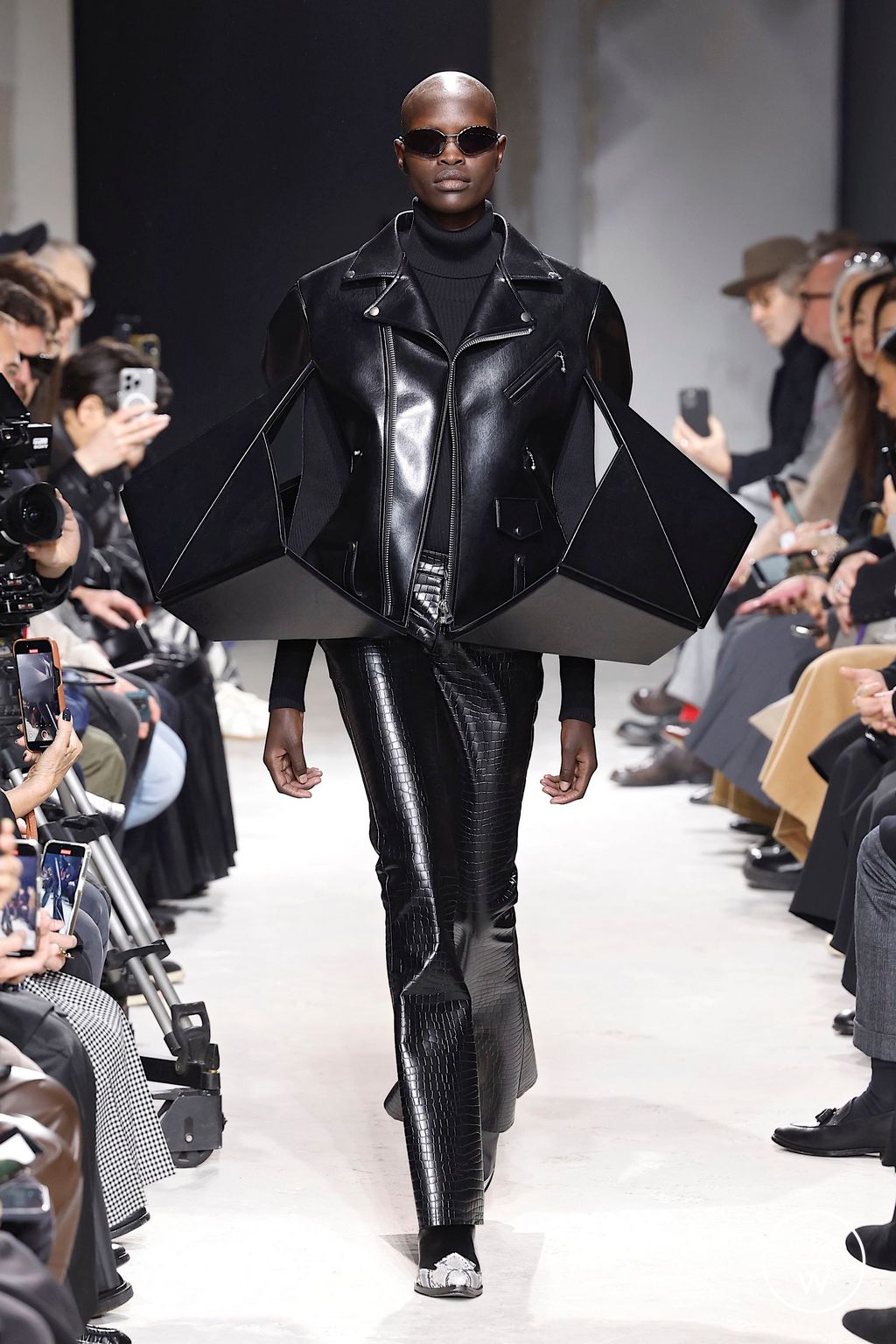 Fashion Week Paris Fall/Winter 2025 look 5 from the Junya Watanabe collection 女装