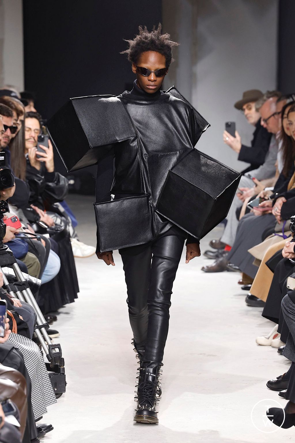 Fashion Week Paris Fall/Winter 2025 look 27 de la collection Junya Watanabe womenswear