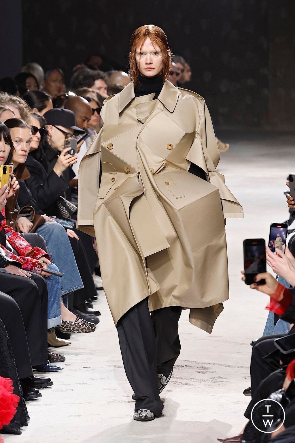 Fashion Week Paris Fall/Winter 2025 look 35 from the Junya Watanabe collection womenswear