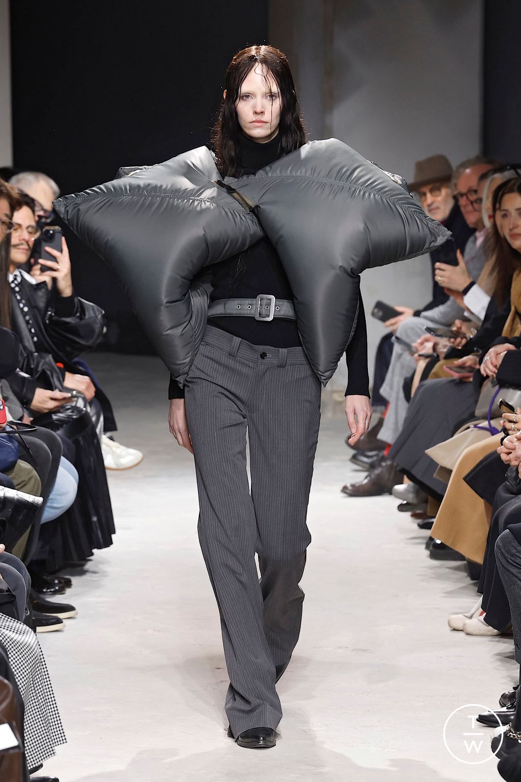 Fashion Week Paris Fall/Winter 2025 look 59 from the Junya Watanabe collection womenswear