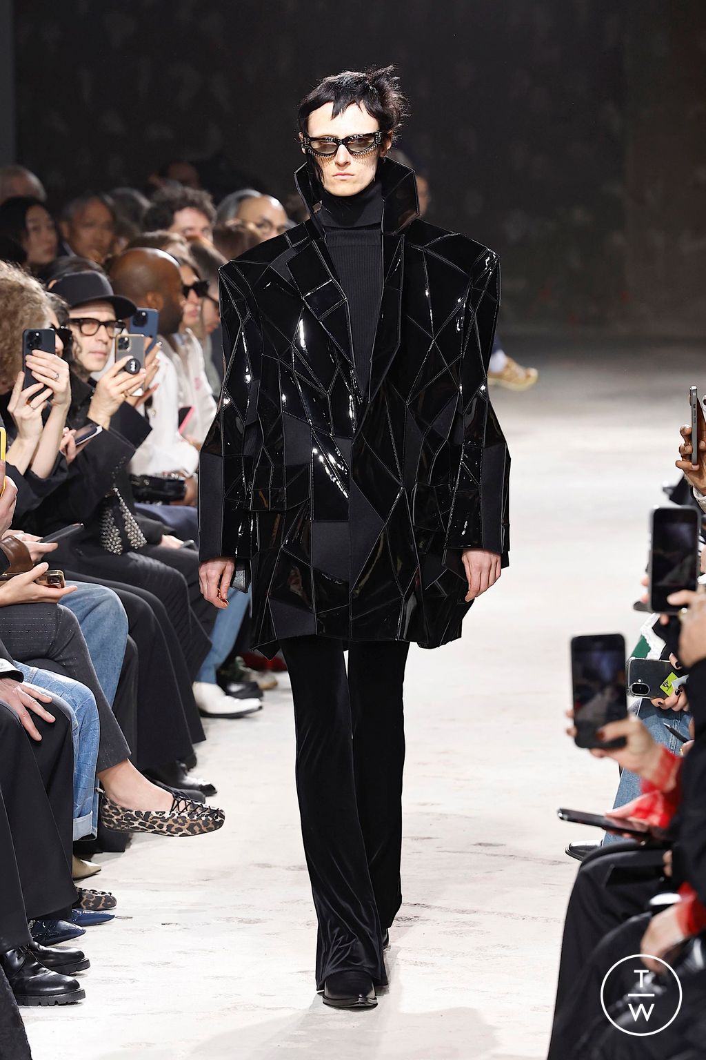Fashion Week Paris Fall/Winter 2025 look 81 from the Junya Watanabe collection 女装