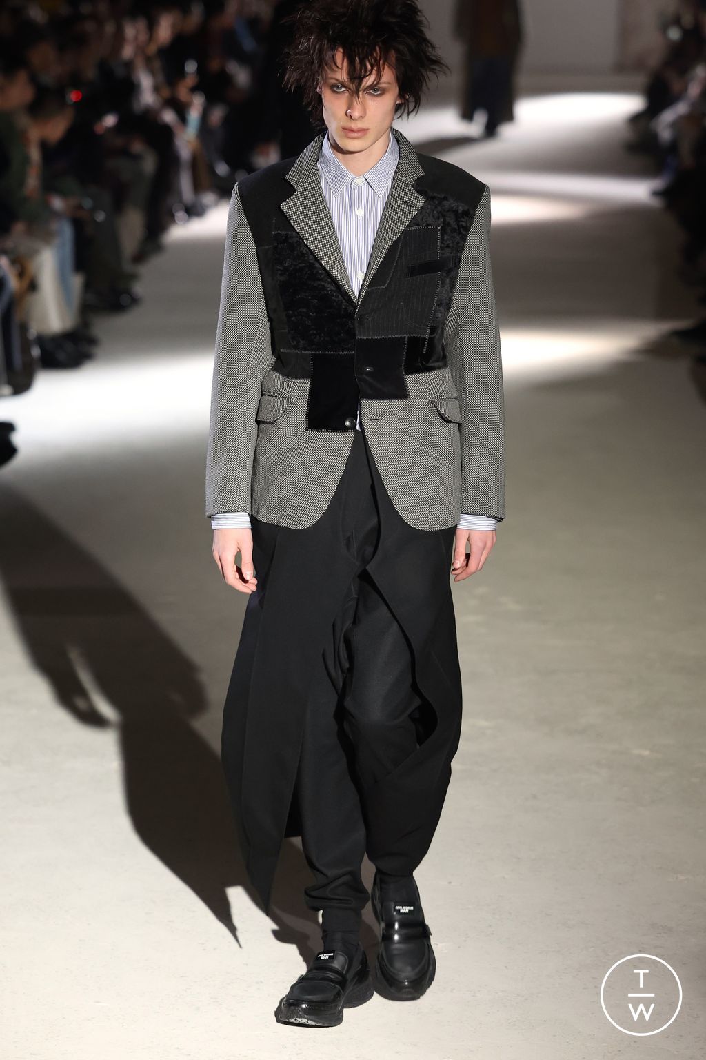 Fashion Week Paris Fall/Winter 2024 look 34 de la collection Junya Watanabe Man menswear