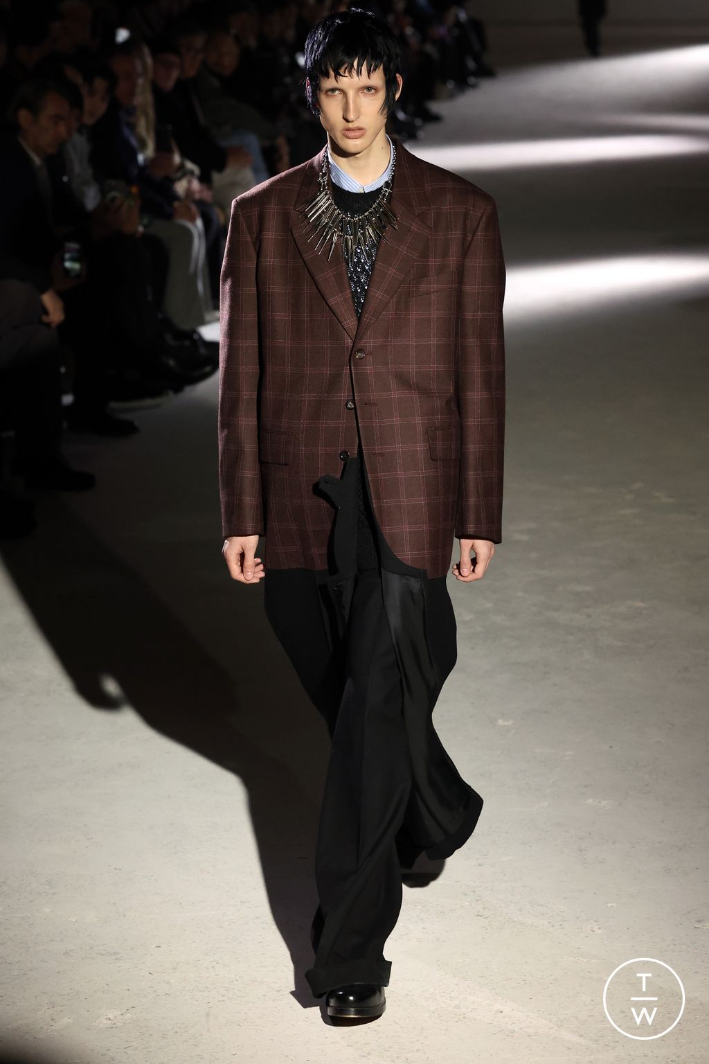 Fashion Week Paris Fall/Winter 2024 look 1 de la collection Junya Watanabe Man menswear
