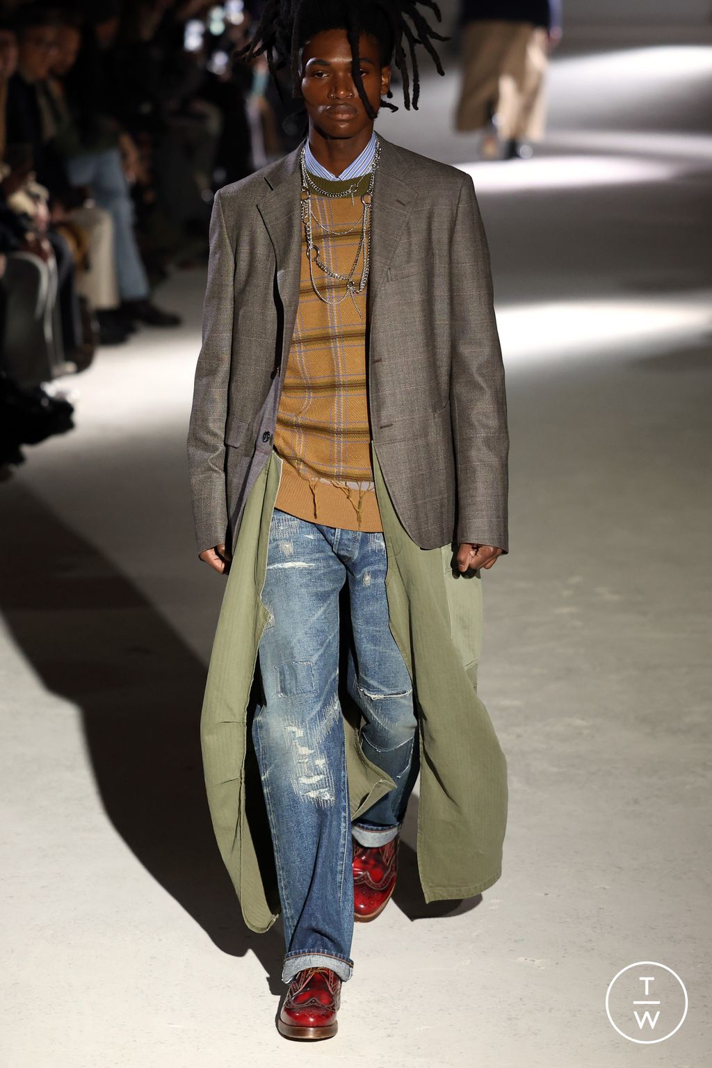 Fashion Week Paris Fall/Winter 2024 look 11 de la collection Junya Watanabe Man menswear