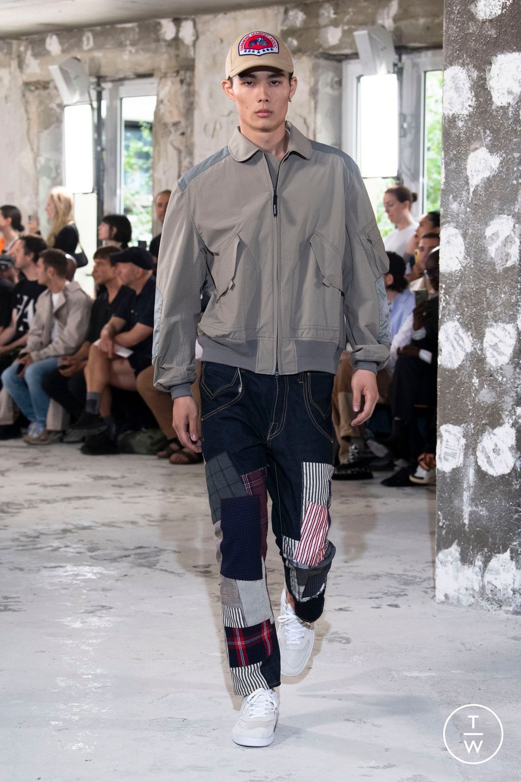 Fashion Week Paris Spring/Summer 2023 look 13 de la collection Junya Watanabe Man menswear