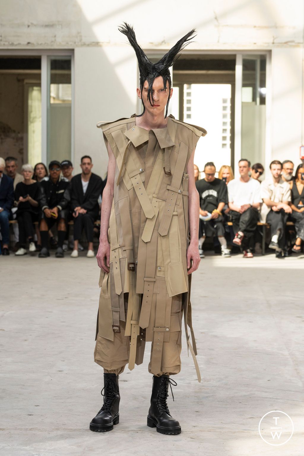 Fashion Week Paris Spring/Summer 2024 look 5 de la collection Junya Watanabe Man menswear