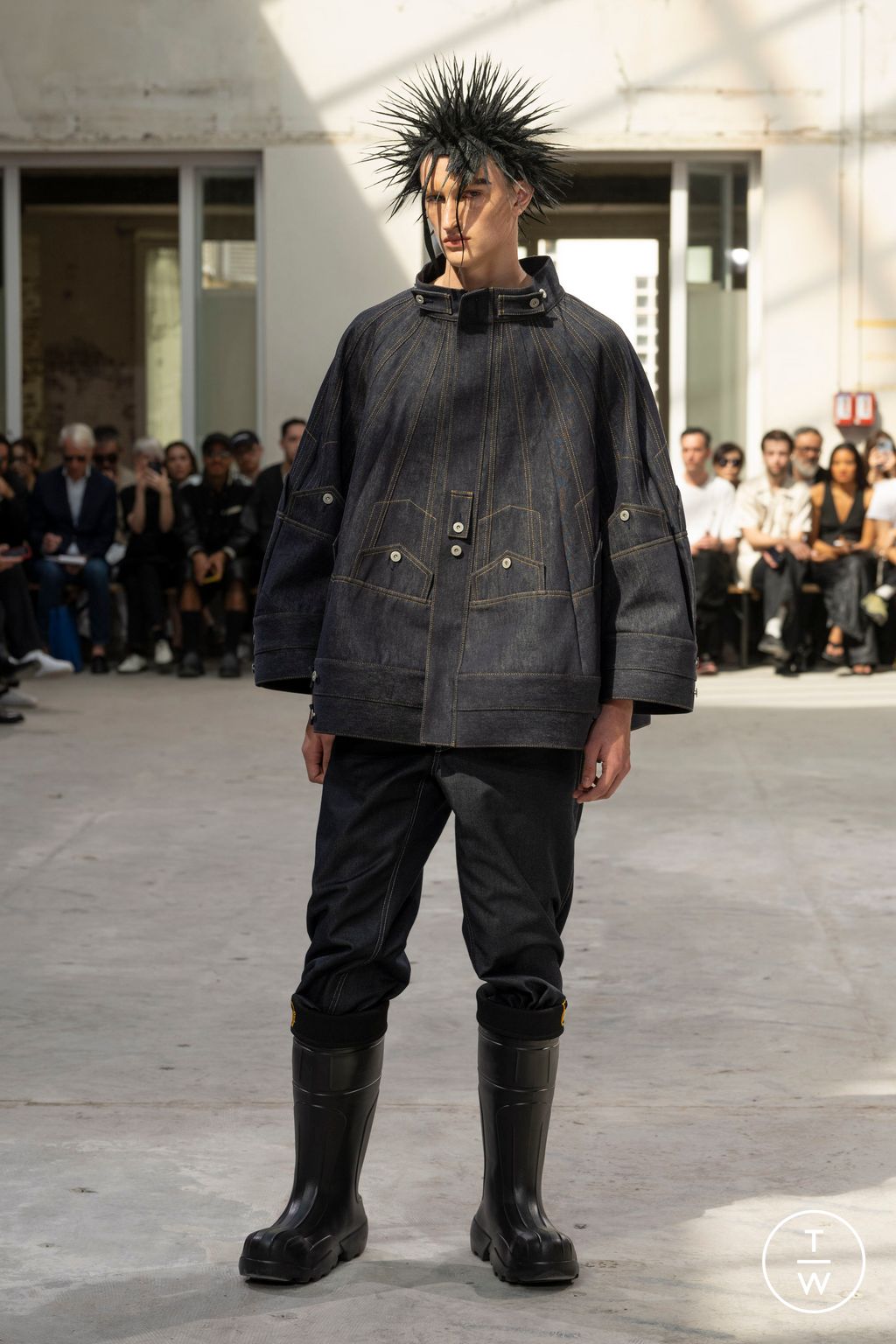 Fashion Week Paris Spring/Summer 2024 look 12 from the Junya Watanabe Man collection menswear