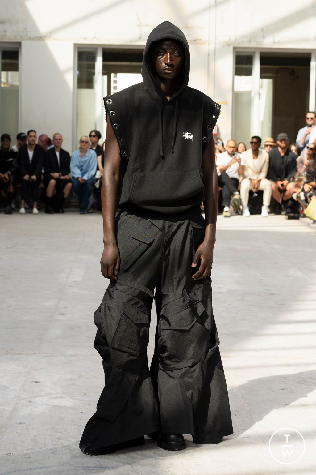 Fashion Week Paris Spring/Summer 2024 look 20 de la collection Junya Watanabe Man menswear