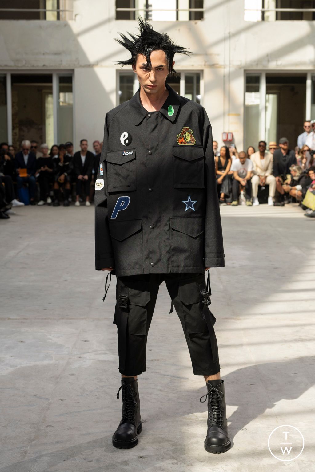 Fashion Week Paris Spring/Summer 2024 look 21 de la collection Junya Watanabe Man menswear