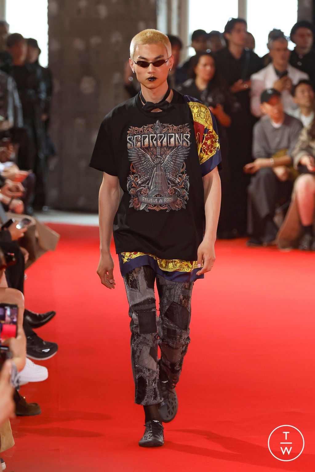 Fashion Week Paris Spring-Summer 2025 look 26 de la collection Junya Watanabe Man menswear